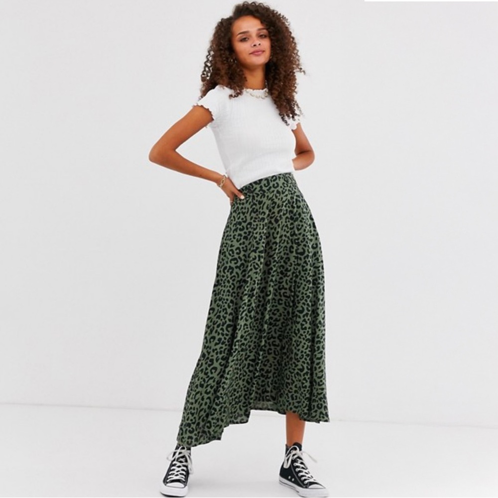 ASOS Floaty Midi Skirt with Button Waist Detail in Leopard Print - Size 8 - Picture 3 of 10